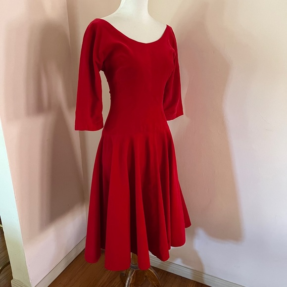 1950s red velvet party dress - Picture 3 of 3